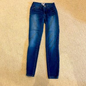 Stretchy and comfortable Junior’s jeans- great condition